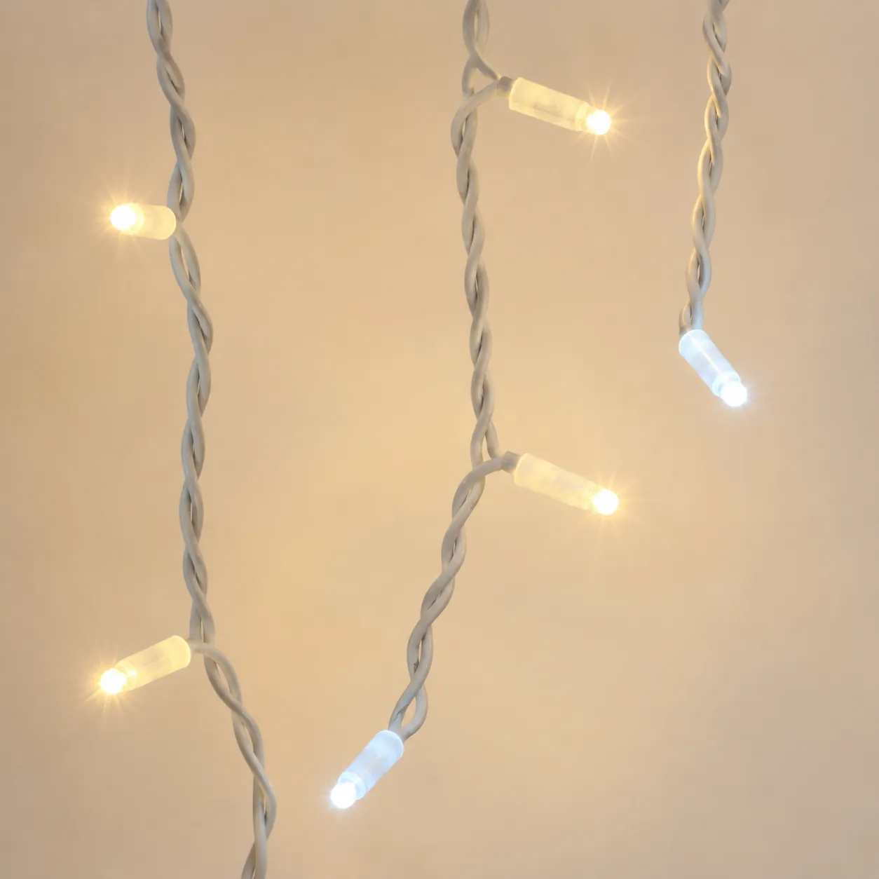 3M 100 LED Icicle Lights – White & Blue